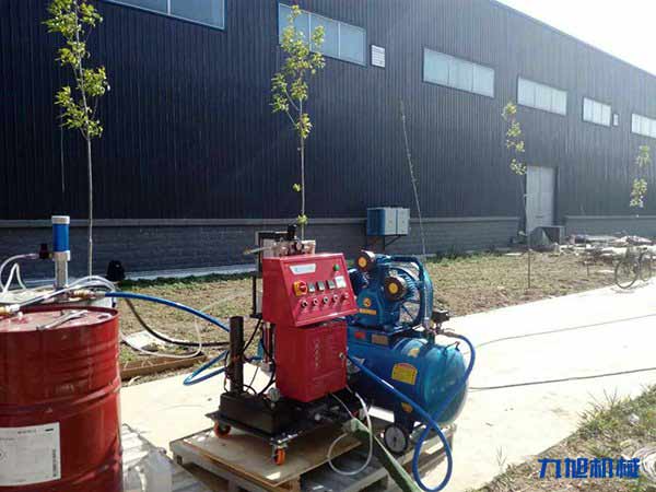 湖南地区聚氨酯发泡机建筑保温施工案例
