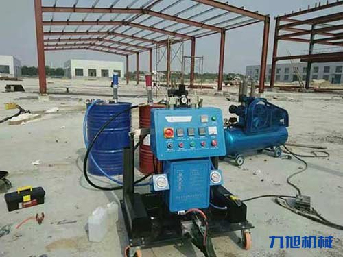 聚氨酯喷涂施工设备(图2) 新建钢结构厂房聚氨酯防腐